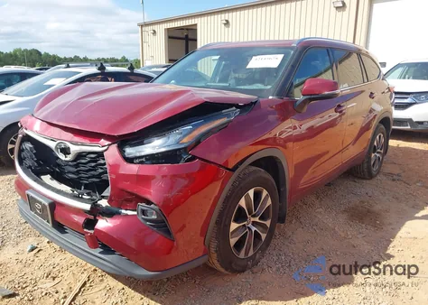 2020 Toyota Highlander Xle z USA, uszkodzony, nr VIN 5TDGZRBH9LS011673